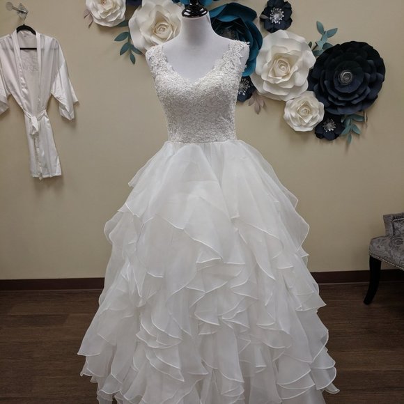 Dresses & Skirts - Light and airy ballgown size 8 10 12